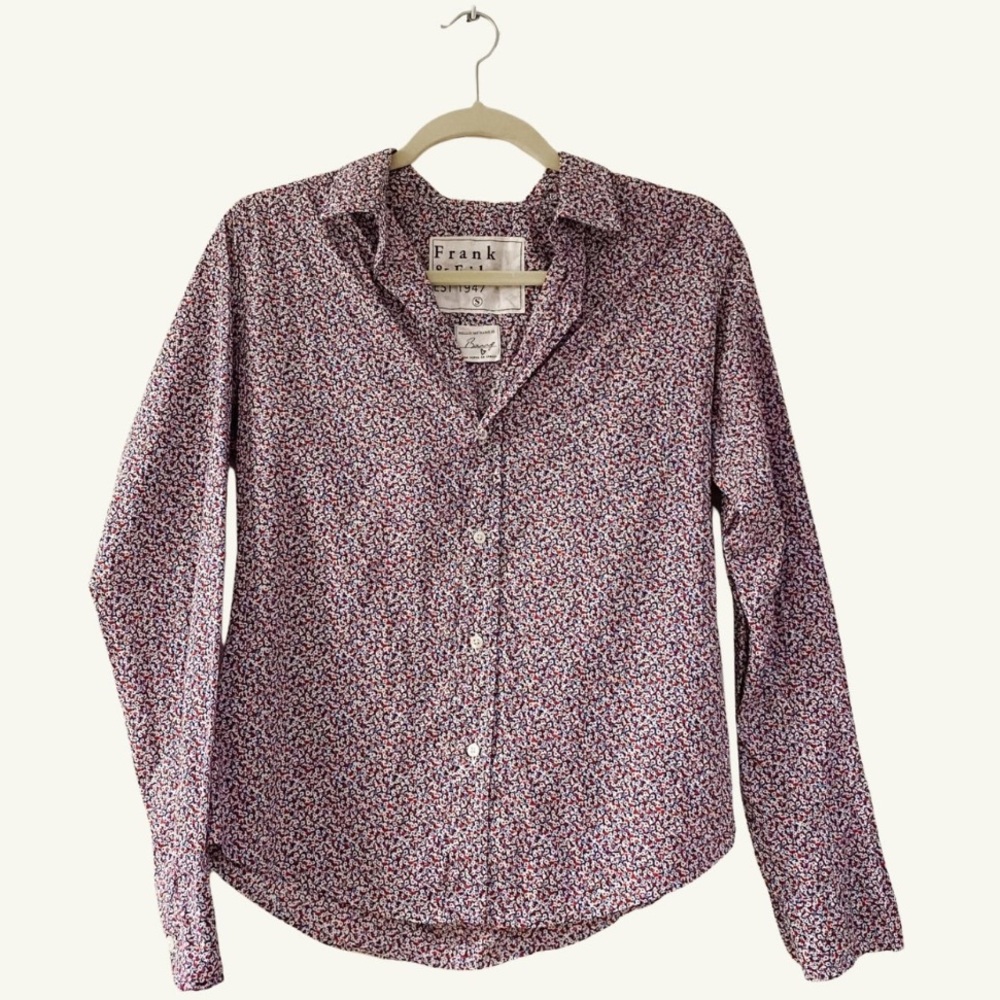 Frank & Eileen Barry Button Down Blouse in Red White Blue Floral size large